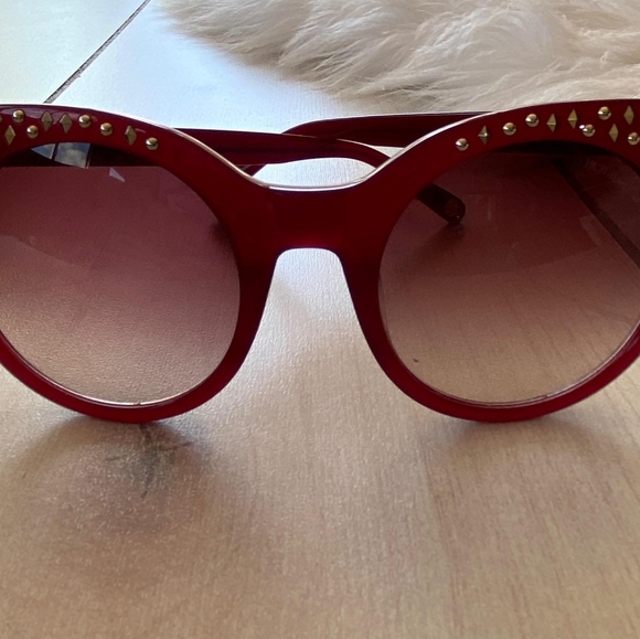 Henri Bendel Sunglasses - Picture 4 of 6